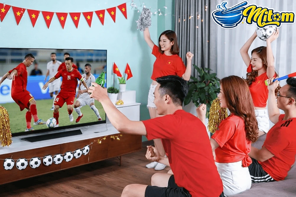 Trải nghiệm xem b&oacute;ng đ&aacute; đa thiết bị tr&ecirc;n mitom TV &ndash; điện thoại, m&aacute;y t&iacute;nh bảng v&agrave; desktop.
